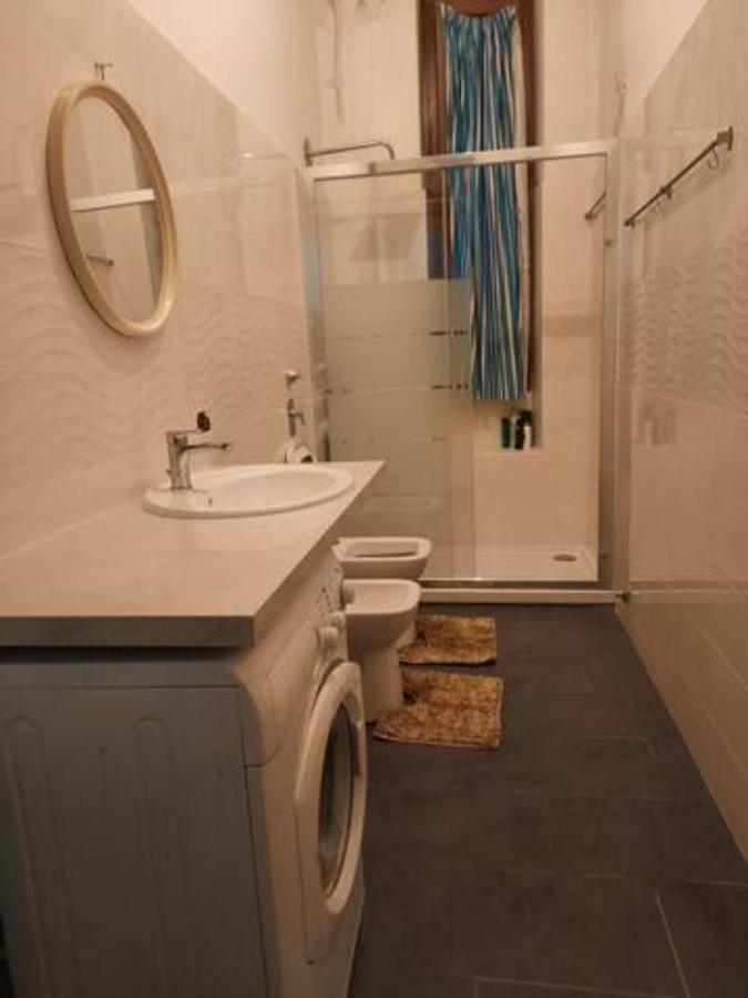 A Room In A Beautiful Apartment In The City Center Milaan Buitenkant foto