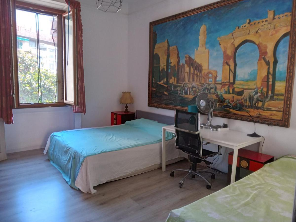 A Room In A Beautiful Apartment In The City Center Milaan Buitenkant foto