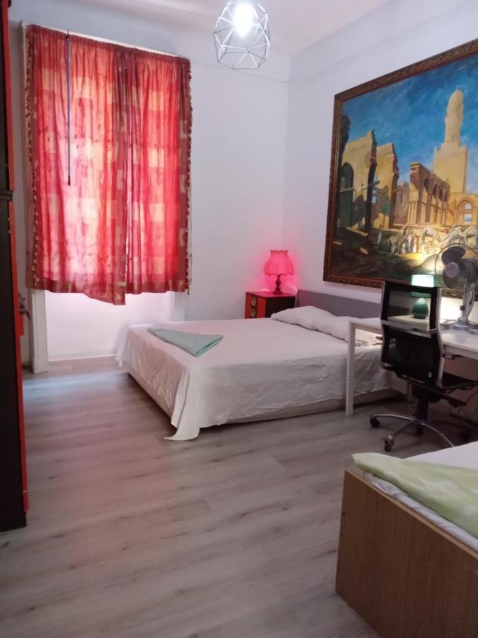 A Room In A Beautiful Apartment In The City Center Milaan Buitenkant foto