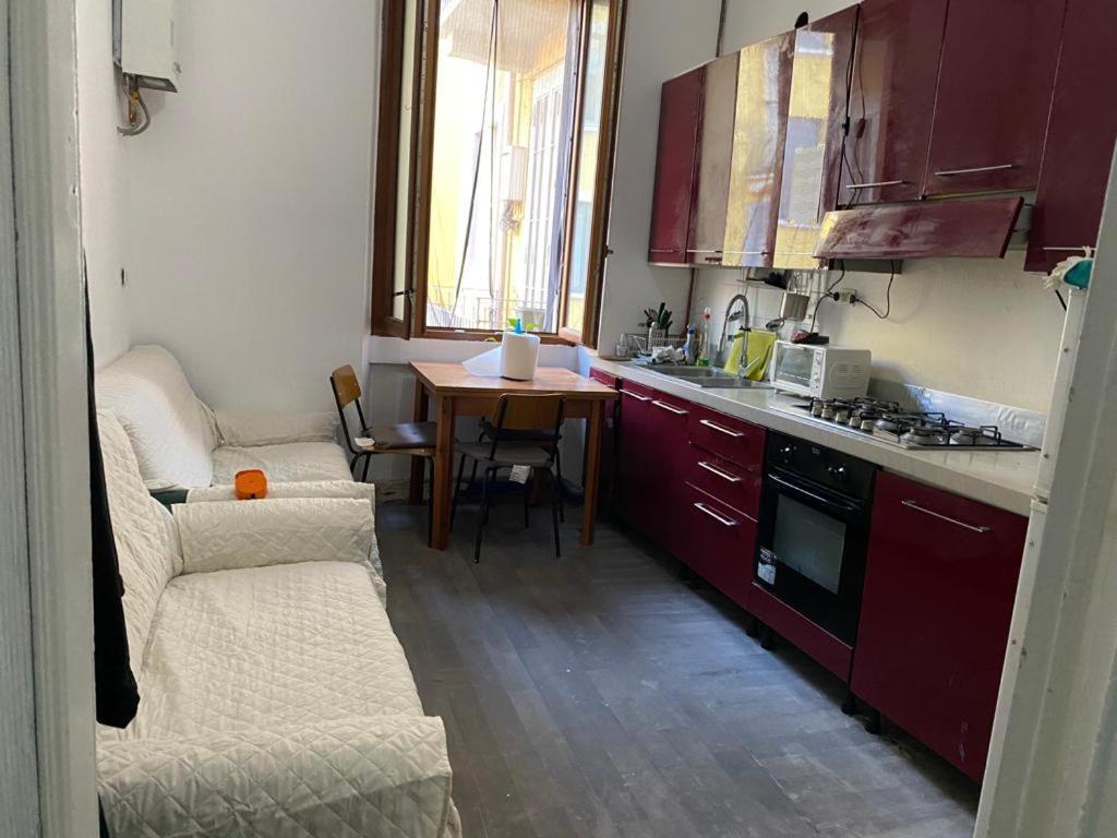 A Room In A Beautiful Apartment In The City Center Milaan Buitenkant foto